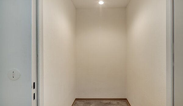 レイズド・グラウンドフロアー（一階が地表よりも高い） 部屋数 2.5 部屋 | München-Schwabing | 70441 | Abstellraum