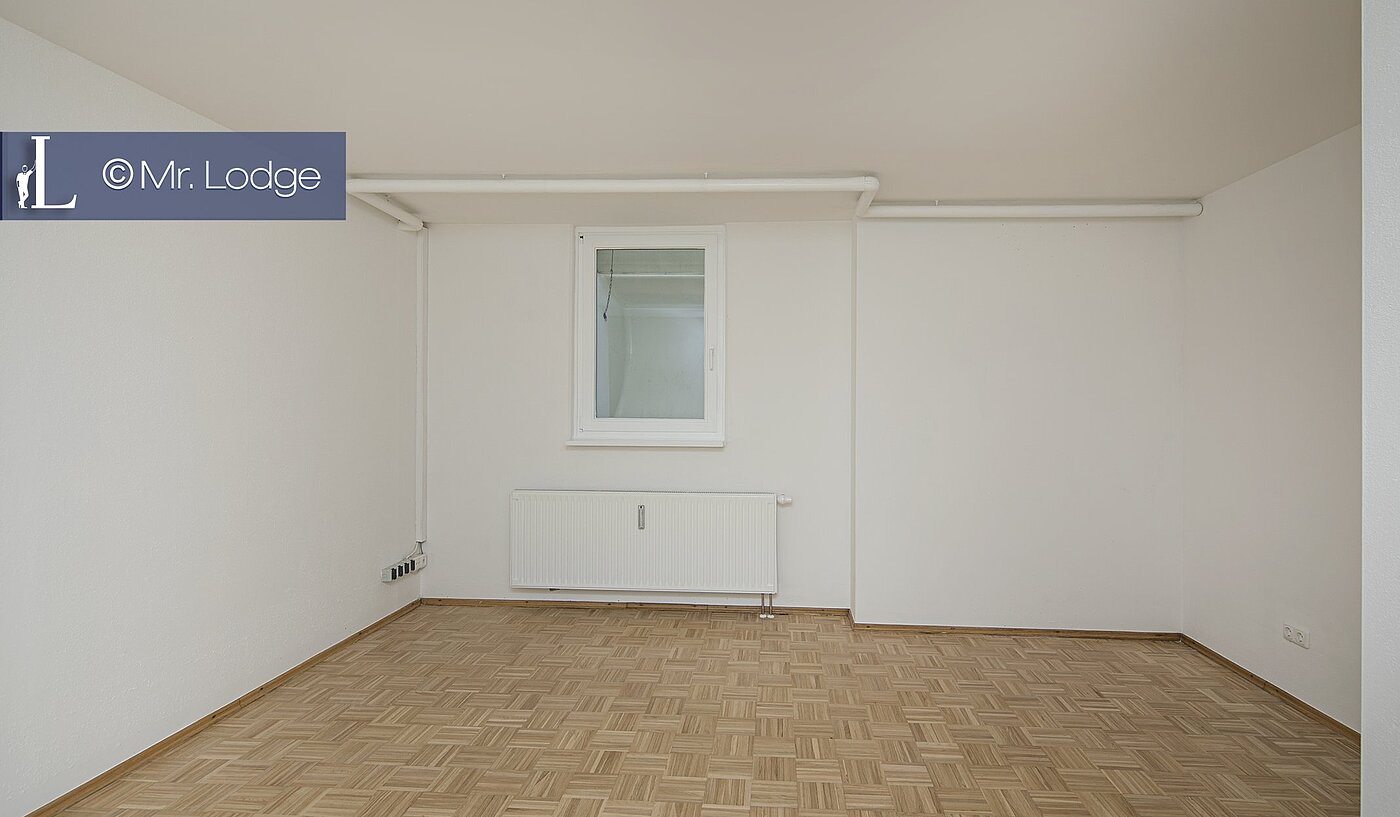 セミ・デタッチド・ハウス（一戸建てを二つに分けた家屋） 部屋数 5 部屋 | 1702ML1 | Hobbyraum