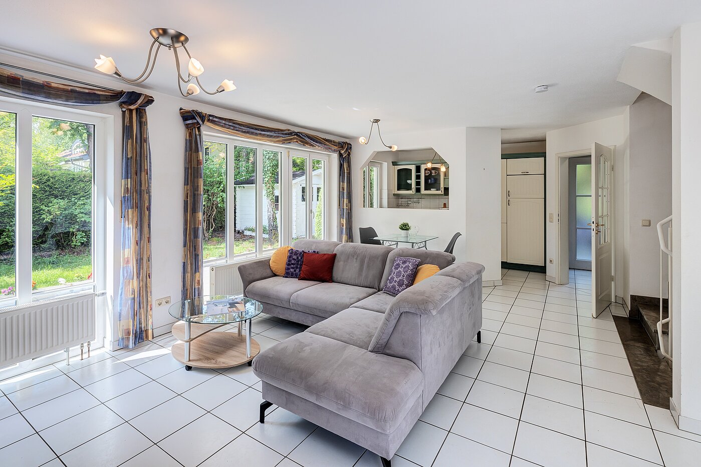 セミ・デタッチド・ハウス（一戸建てを二つに分けた家屋） 部屋数 5 部屋 | München-Trudering | 70269 | Hell und Sonnig