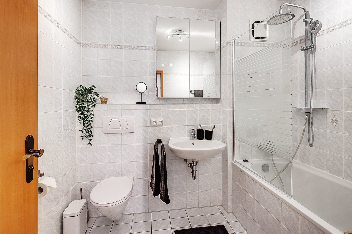 フラット 部屋数 3 部屋 | München-Hasenbergl | 2105ML10 | Bad mit Wanne