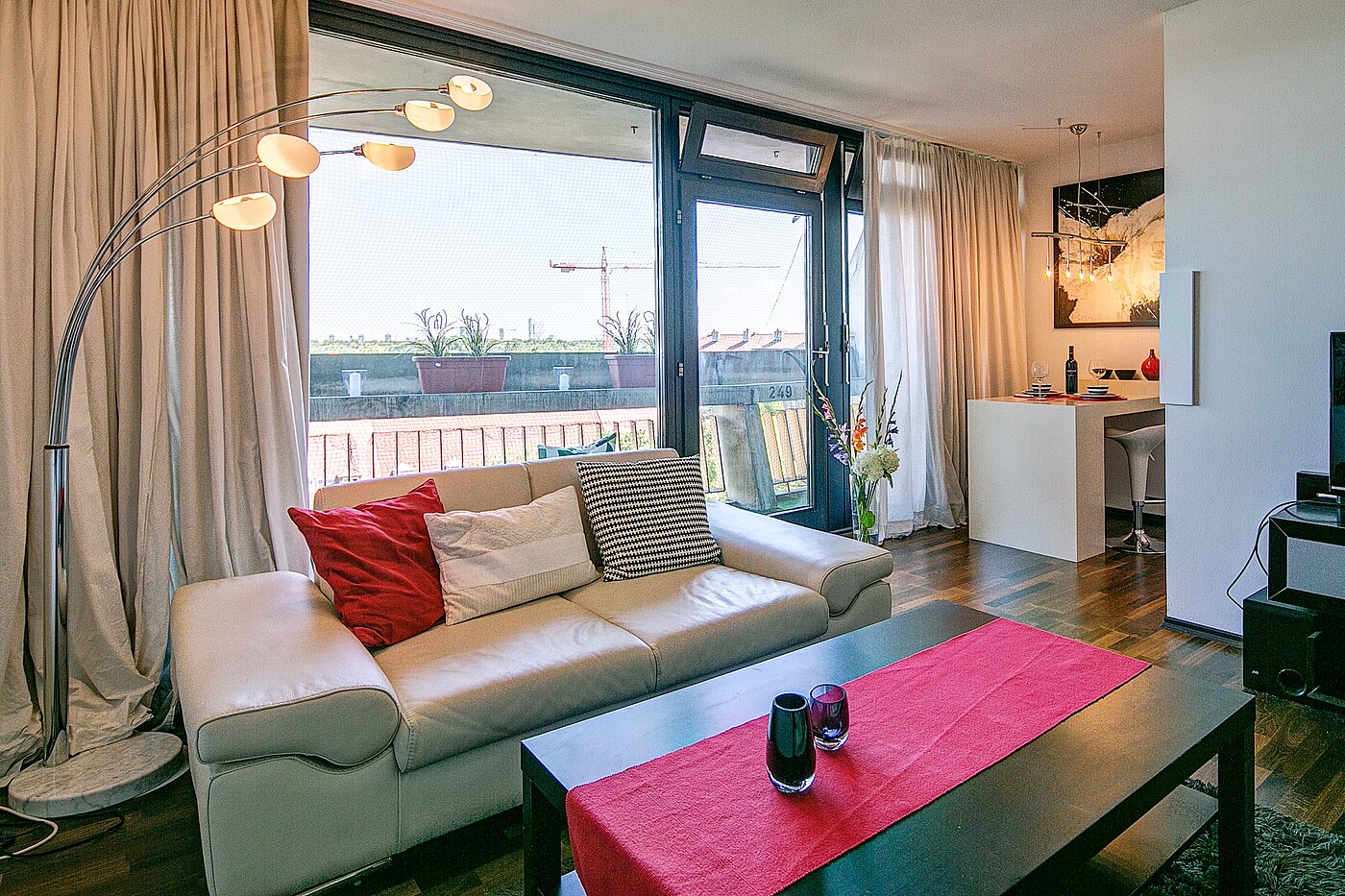 フラット 部屋数 1 部屋 | München-Schwabing | 70079 | Große Fensterfront...