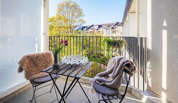 Apartment 部屋数 1.5 部屋 | München-Bogenhausen | 70378 | ...auf dem Balkon...