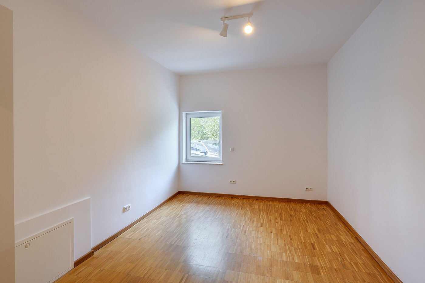 セミ・デタッチド・ハウス（一戸建てを二つに分けた家屋） 部屋数 6.5 部屋 | Unterschleißheim | 70122 | Mögliches Büro oder Gästezimmer
