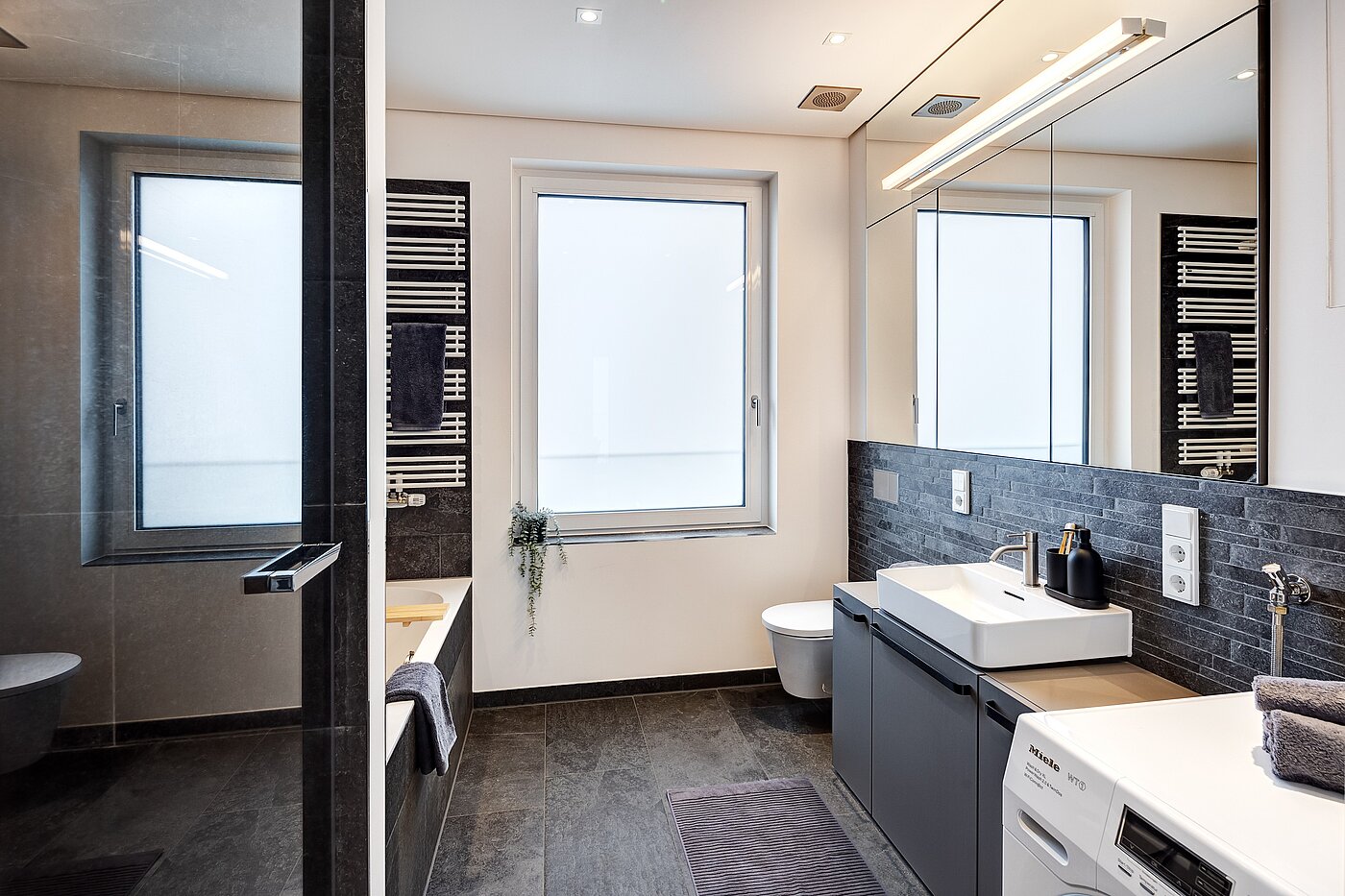 アティック・フラット（屋根裏） 部屋数 2 部屋 | München-Maxvorstadt | 701661 | Modernes Bad mit...