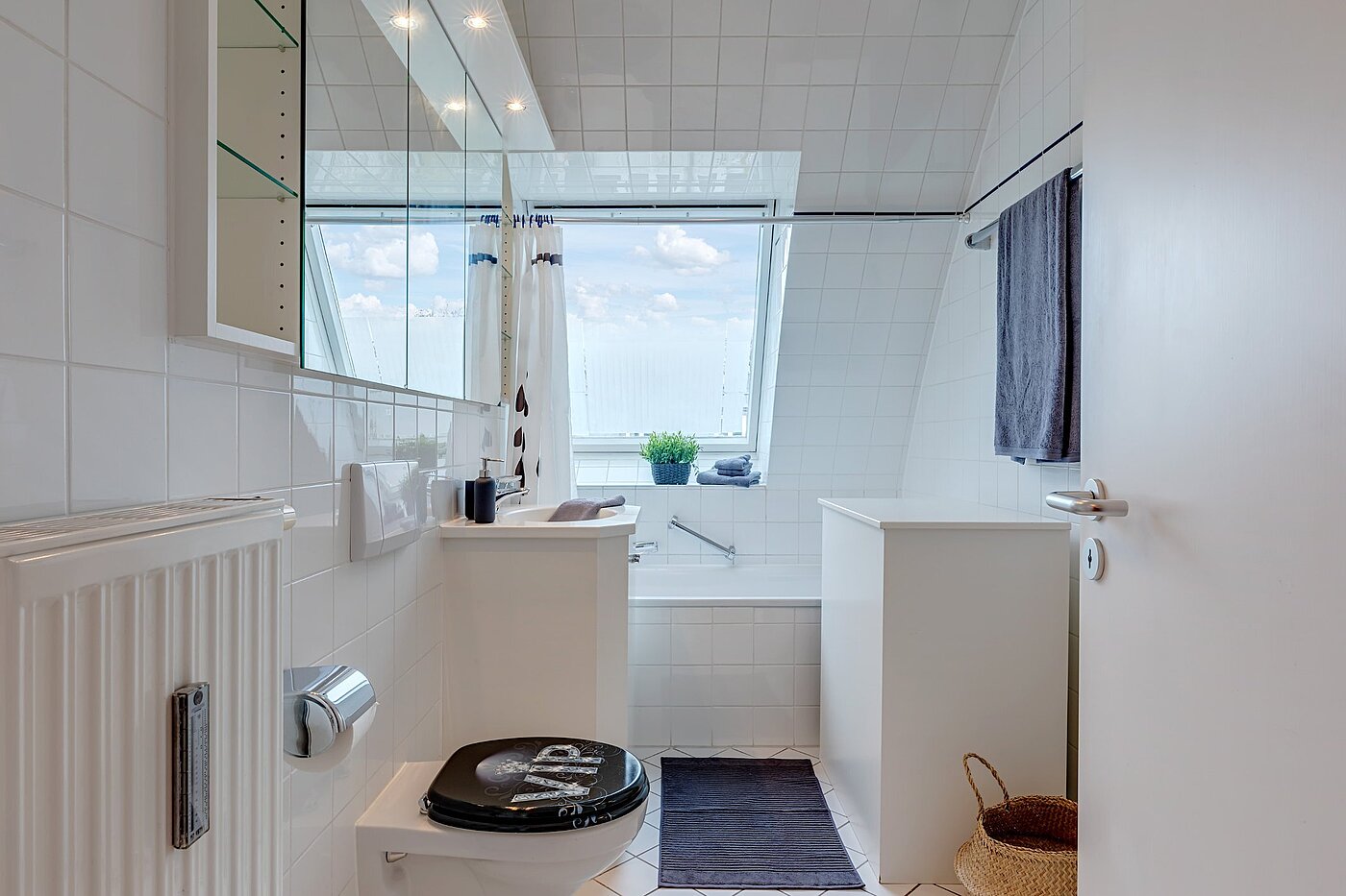 アティック・フラット（屋根裏） 部屋数 2 部屋 | München-Sendling | 1911ML4 | Modernes Bad