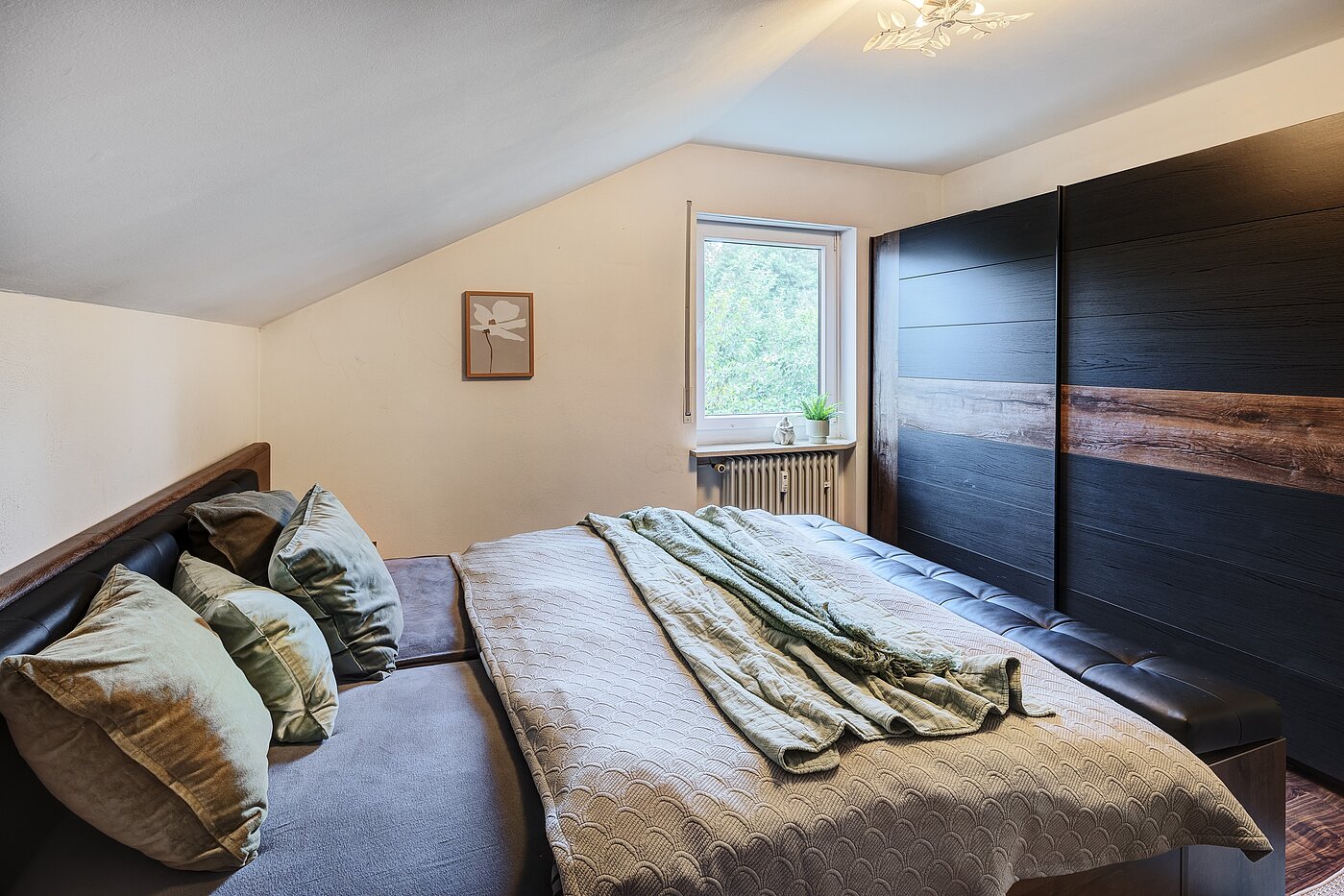アティック・フラット（屋根裏） 部屋数 3 部屋 | Karlsfeld | 70217 | ...Stellmöglichkeiten