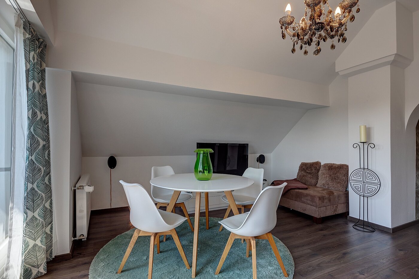 アティック・フラット（屋根裏） 部屋数 3 部屋 | München-Hasenbergl | 1803ML5 | mit Essbereich