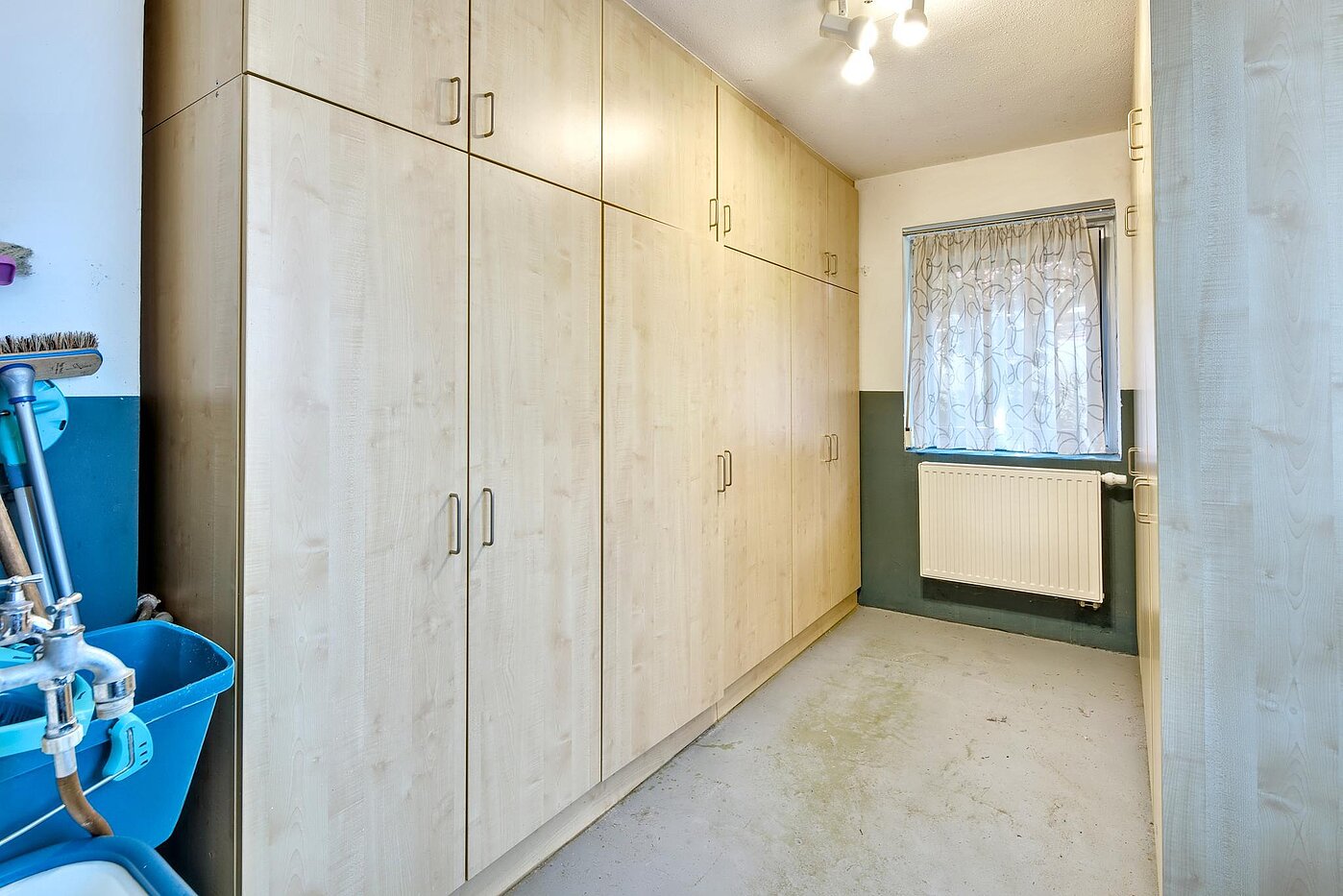 一戸建て 部屋数 8 部屋 | 70229 | ...und Hauswirtschaftsraum