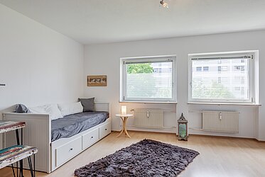 Feldmoching：Lerchenau湖近くの家具付き1ルームアパートメント ― まもなく入居可能