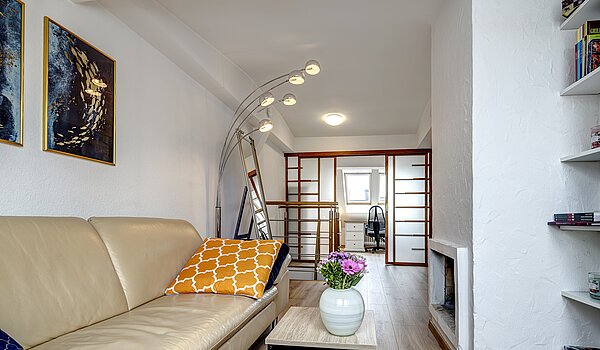 アティック・フラット（屋根裏） 部屋数 4.5 部屋 | München-Ludwigsvorstadt | 70461 | Wohnen / Essen