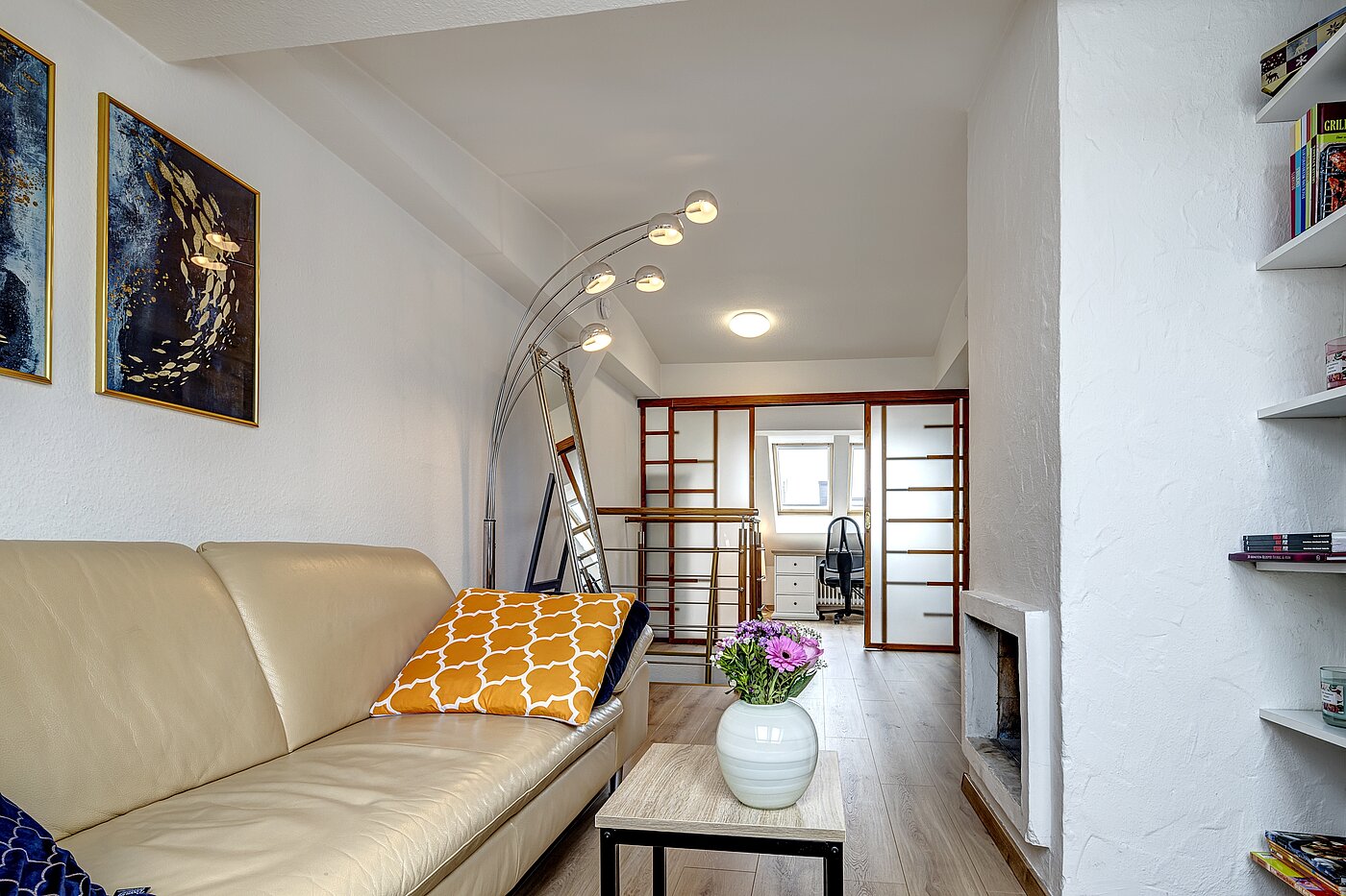 アティック・フラット（屋根裏） 部屋数 4.5 部屋 | München-Ludwigsvorstadt | 70461 | Wohnen / Essen