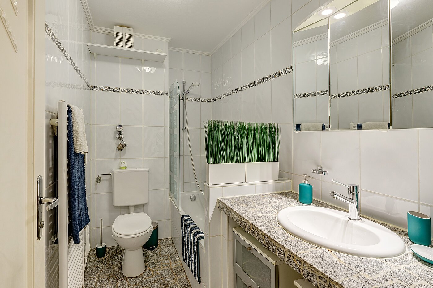 フラット 部屋数 2 部屋 | München-Milbertshofen | 701801 | ...mit Badewanne