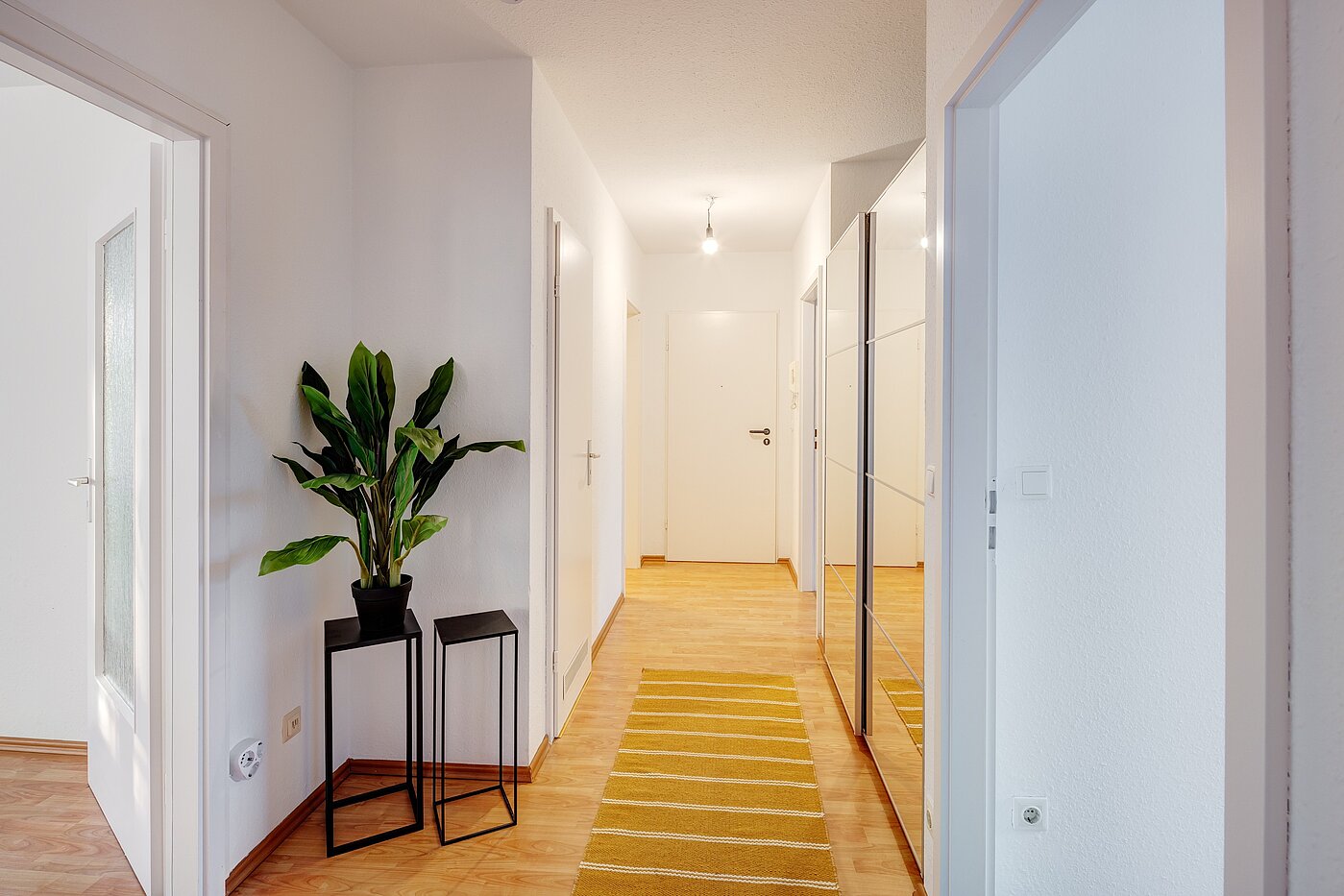 フラット 部屋数 3 部屋 | München-Bogenhausen | 70085 | Flur Blickrichtung Eingang