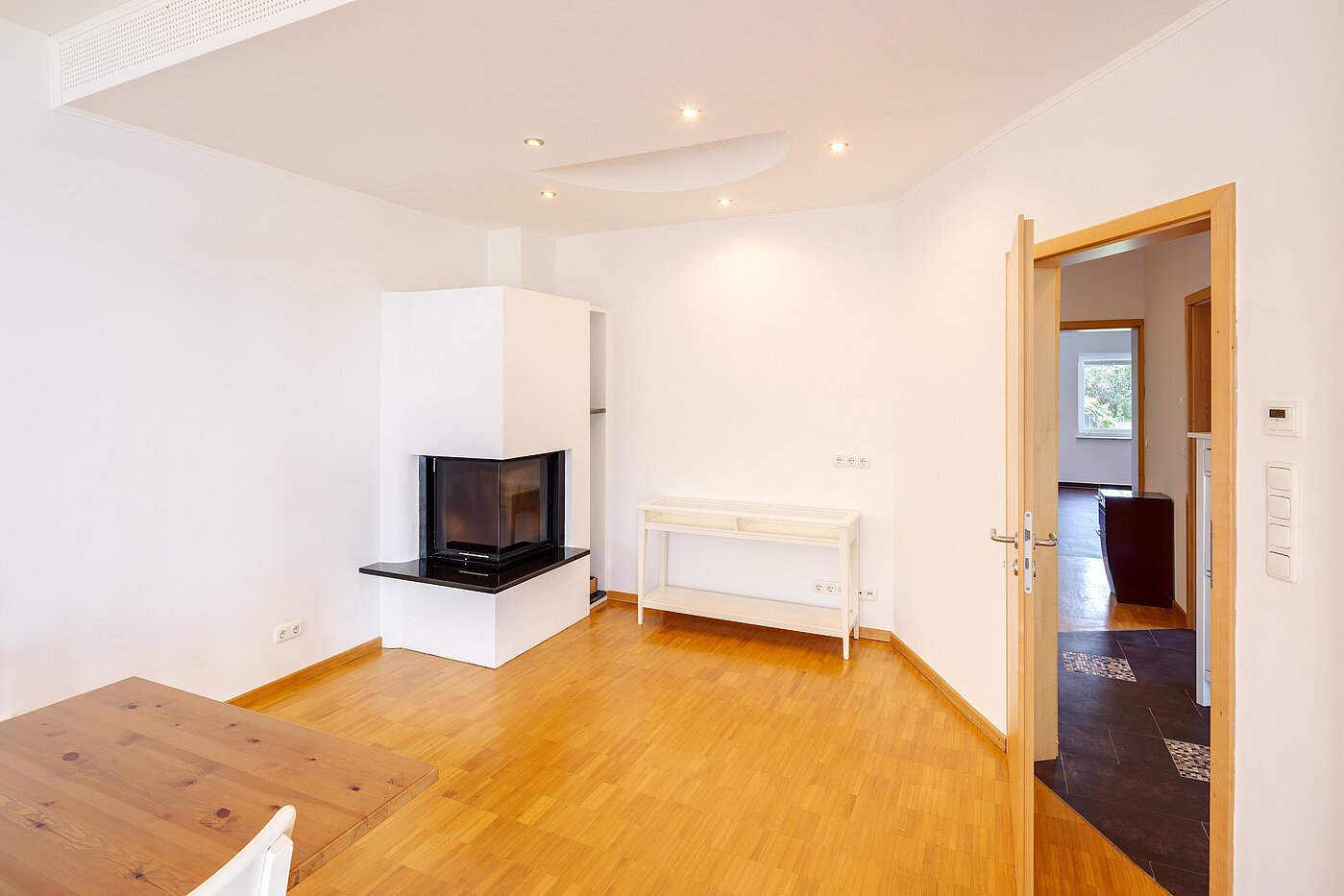 セミ・デタッチド・ハウス（一戸建てを二つに分けた家屋） 部屋数 6.5 部屋 | Unterschleißheim | 70122 | ...und Kamin...