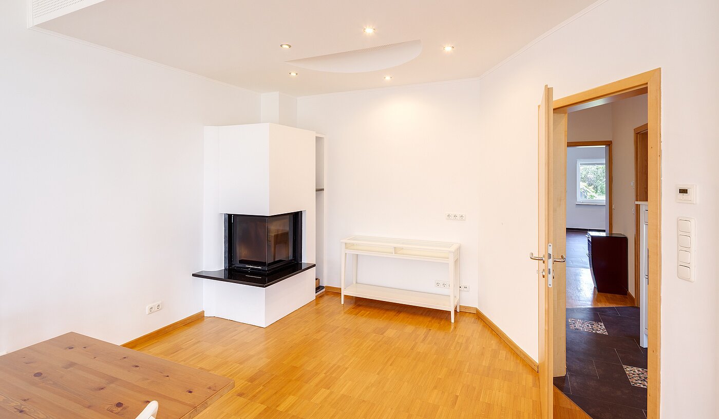 セミ・デタッチド・ハウス（一戸建てを二つに分けた家屋） 部屋数 6.5 部屋 | Unterschleißheim | 70122 | ...und Kamin...