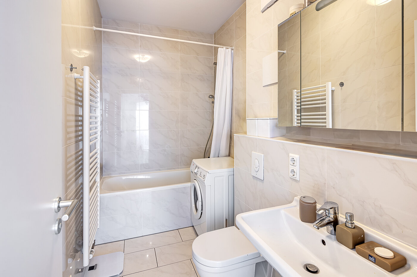 フラット 部屋数 2 部屋 | München-Schwabing | 70153 | Bad mit Badewanne...