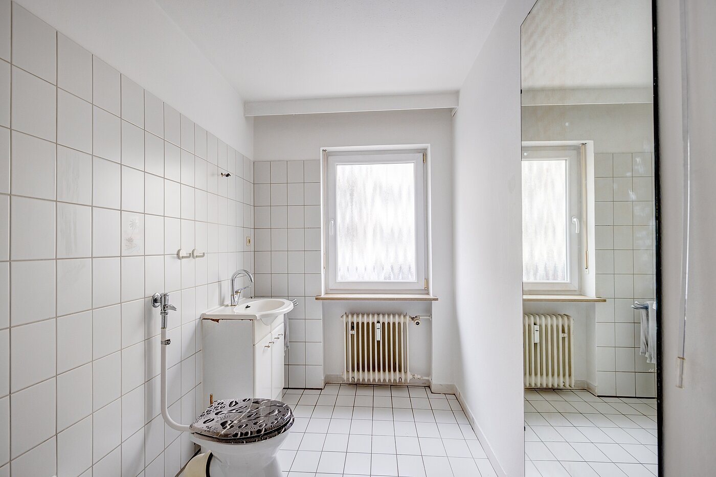 レイズド・グラウンドフロアー（一階が地表よりも高い） 部屋数 2.5 部屋 | München-Schwabing | 70441 | Und Fenster