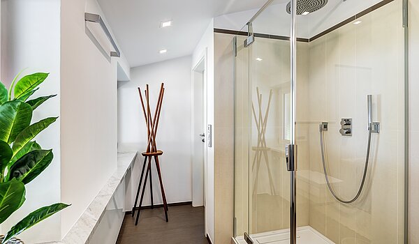 角のテラスハウス 部屋数 3 部屋 | Kreuth | 70037 | Helles Badezimmer...