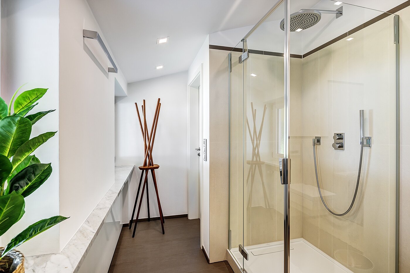 角のテラスハウス 部屋数 3 部屋 | Kreuth | 70037 | Helles Badezimmer...