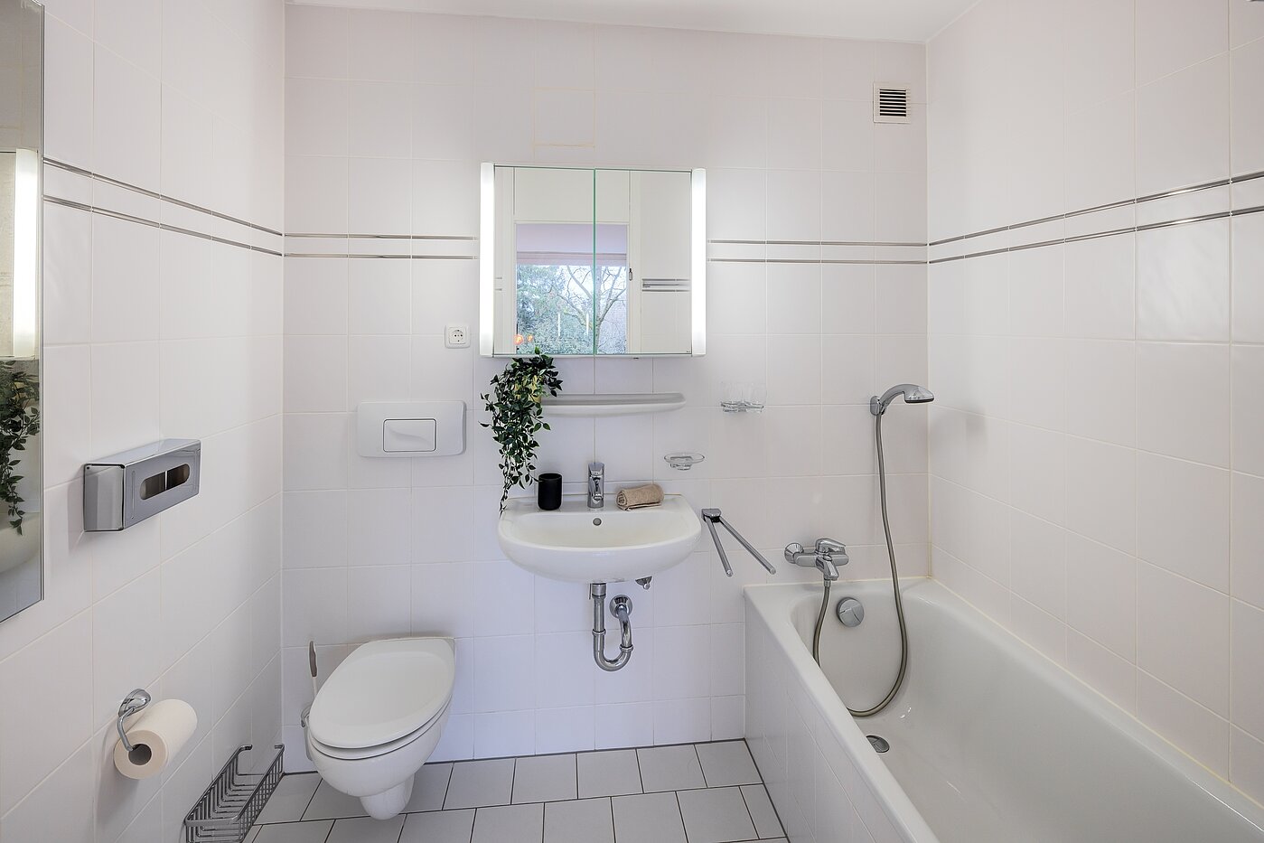 フラット 部屋数 3.5 部屋 | München-Bogenhausen | 703052 | Bad en Suite