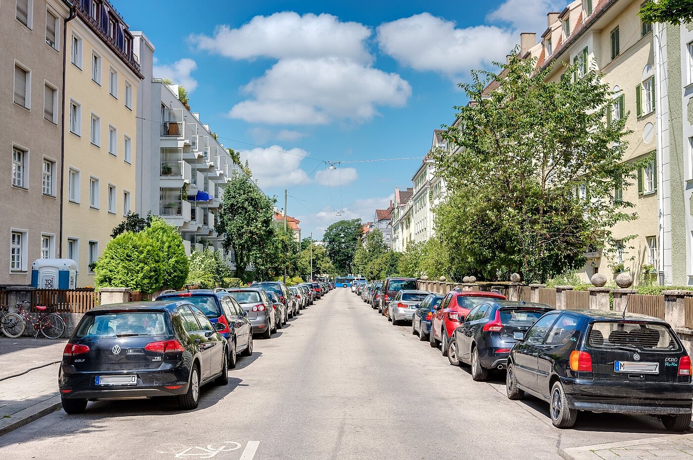 レイズド・グラウンドフロアー（一階が地表よりも高い） 部屋数 1 部屋 | München-Neuhausen | 1911ML10 | Ruhige Anliegerstraße