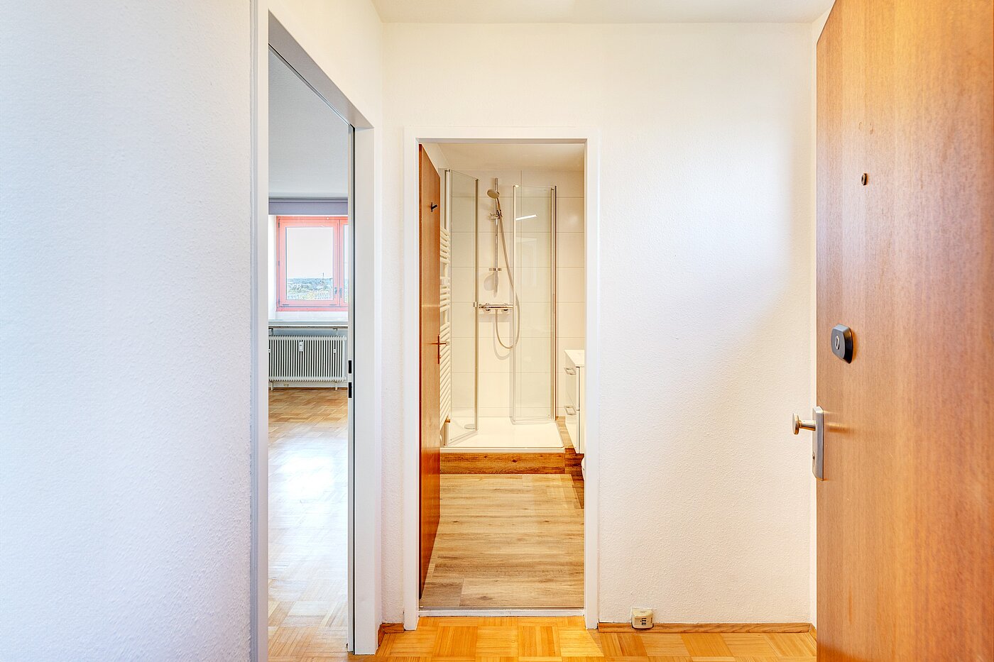 フラット 部屋数 1 部屋 | München-Laim | 70144 | Flur Richtung Wohnzimmer und Bad
