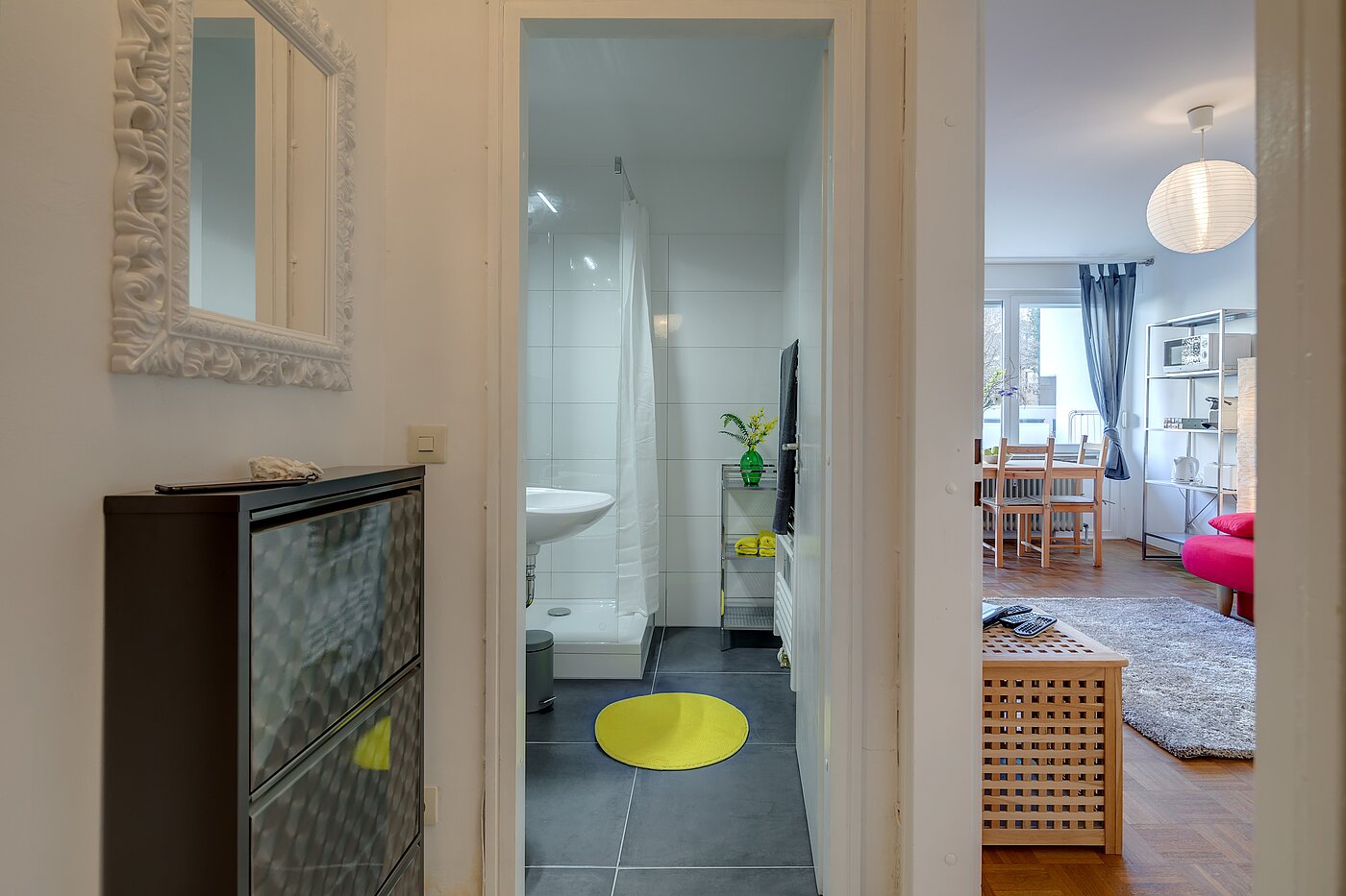 フラット 部屋数 1 部屋 | München-Neuhausen | 2301ML8 | Eingangsbereich mit Blickrichtung Bad