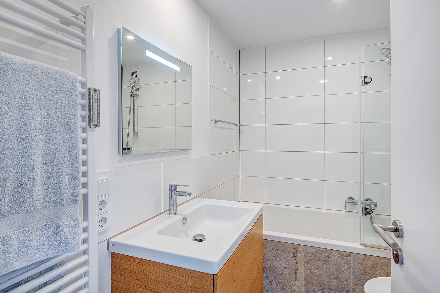 Apartment 部屋数 1 部屋 | München-Schwabing | 70198 | Bad mit Waschtisch...