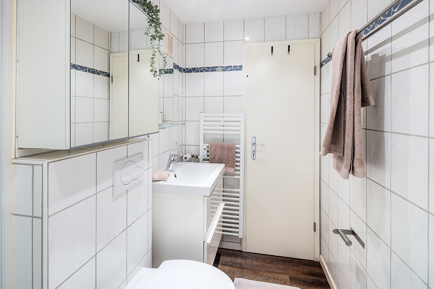 フラット 部屋数 1 部屋 | München-Neuhausen | 702271 | ...Waschtisch