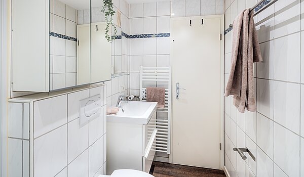 フラット 部屋数 1 部屋 | München-Neuhausen | 702271 | ...Waschtisch