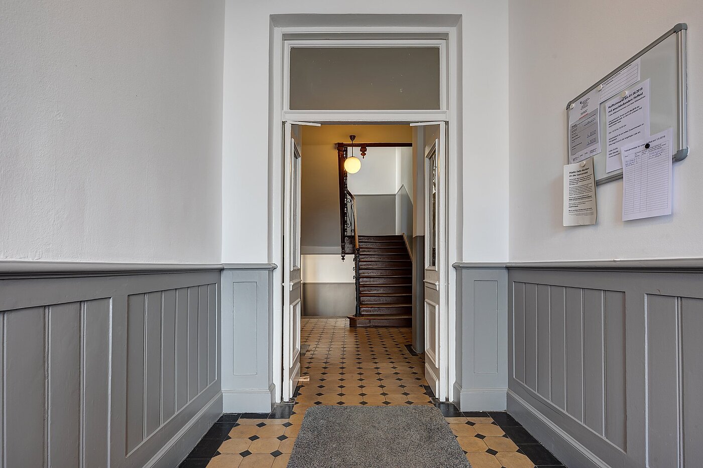 フラット 部屋数 3 部屋 | München-Ludwigsvorstadt | 1905ML1 | Stilechtes Treppenhaus