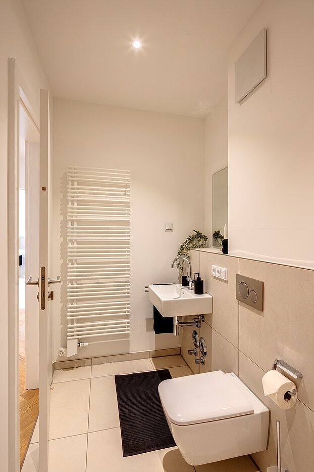 Terrassenwohnung 部屋数 3 部屋 | München-Harlaching | 70371 | Gästetoilette mit...