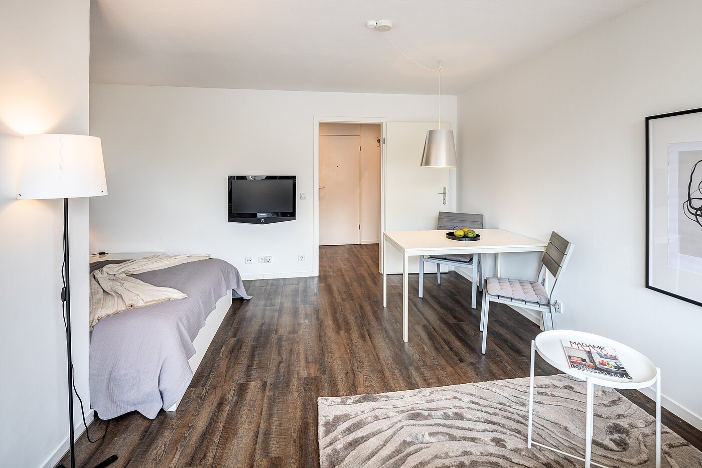 フラット 部屋数 1 部屋 | München-Neuhausen | 702271 | ...Essen, Arbeiten...