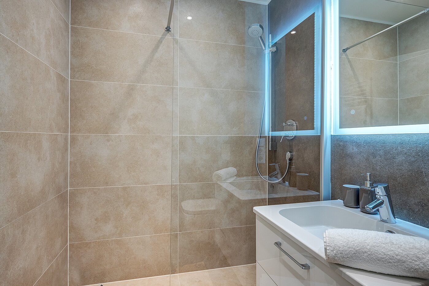 Apartment 部屋数 1 部屋 | München-Milbertshofen | 702251 | ...mit begehbarer Dusche