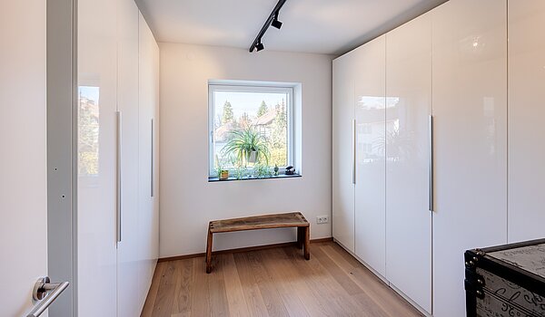 角のテラスハウス 部屋数 6 部屋 | München-Trudering | 70191 | Ankleidezimmer