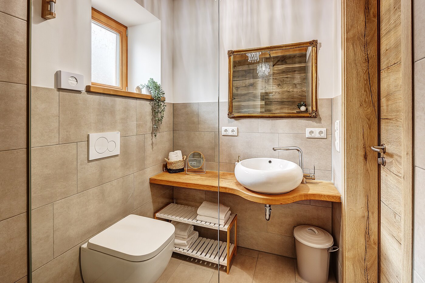 フラット 部屋数 6 部屋 | 70095 | ...mit Bad en Suite...