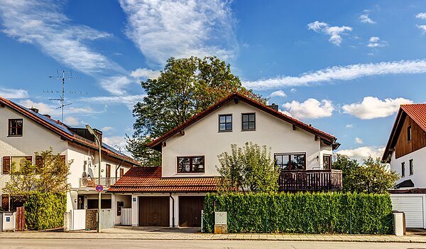 フラット 部屋数 3 部屋 | München-Trudering | 70481 | Außenansicht mit Garage