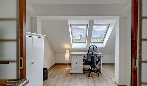 アティック・フラット（屋根裏） 部屋数 4.5 部屋 | München-Ludwigsvorstadt | 70461 | Wohnen / Essen