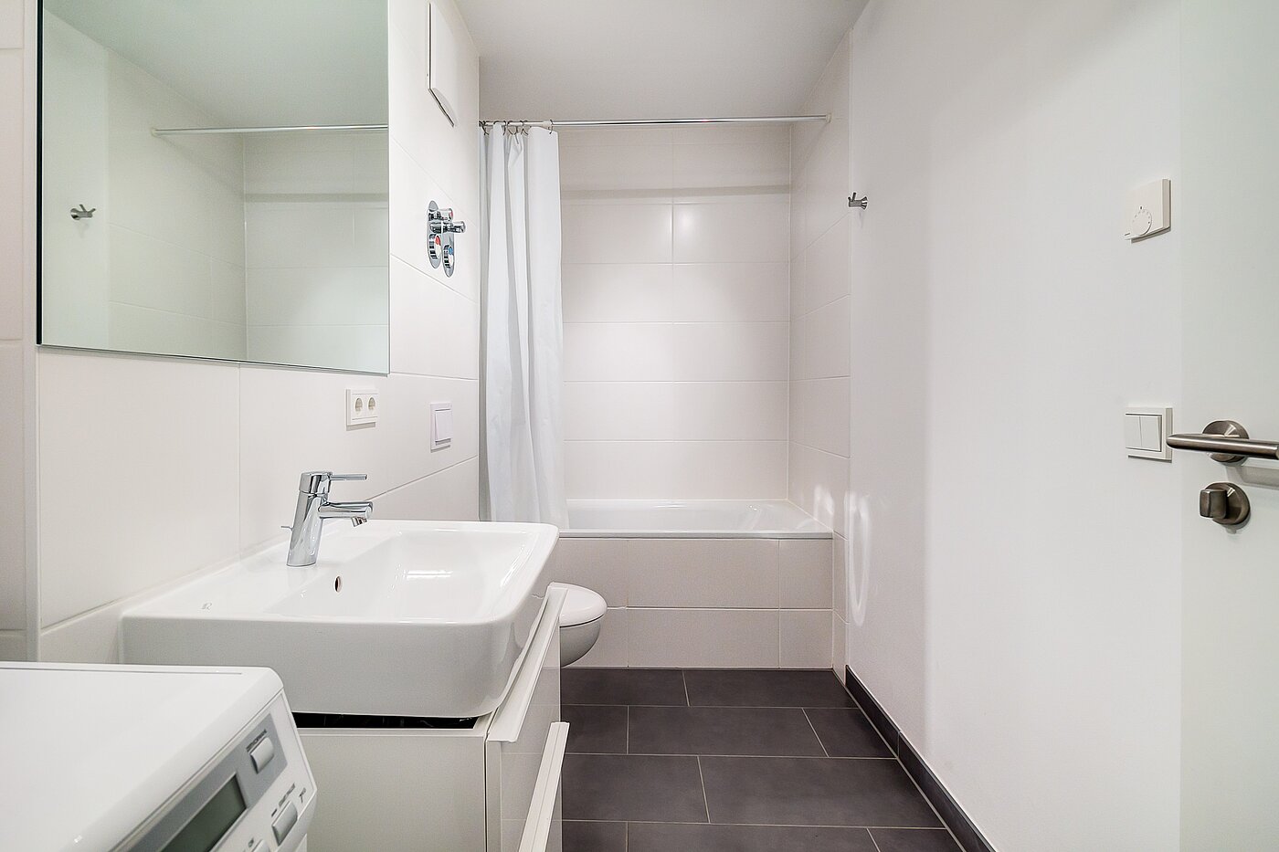 フラット 部屋数 3 部屋 | München-Moosach | 70164 | ...und Badewanne