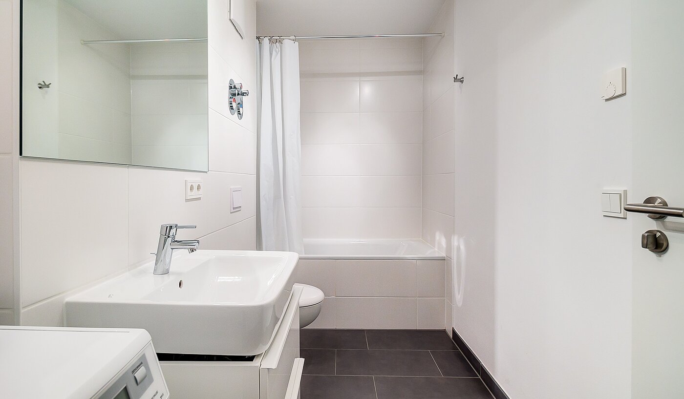 フラット 部屋数 3 部屋 | München-Moosach | 70164 | ...und Badewanne