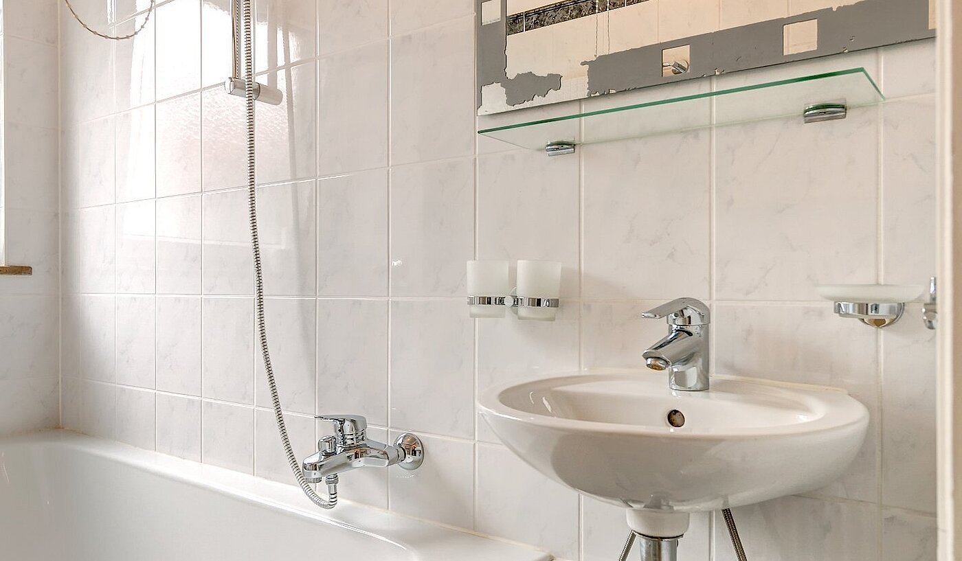 フラット 部屋数 1 部屋 | München-Schwabing | 2106ML1 | ...Wannenbad mit Fenster