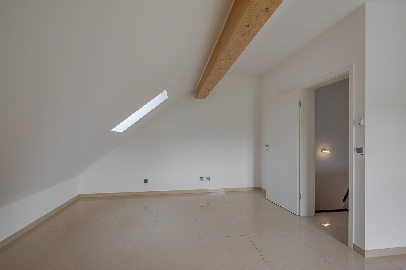 セミ・デタッチド・ハウス（一戸建てを二つに分けた家屋） 部屋数 5 部屋 | München-Aubing | 1905ML4 | Kinderzimmer I