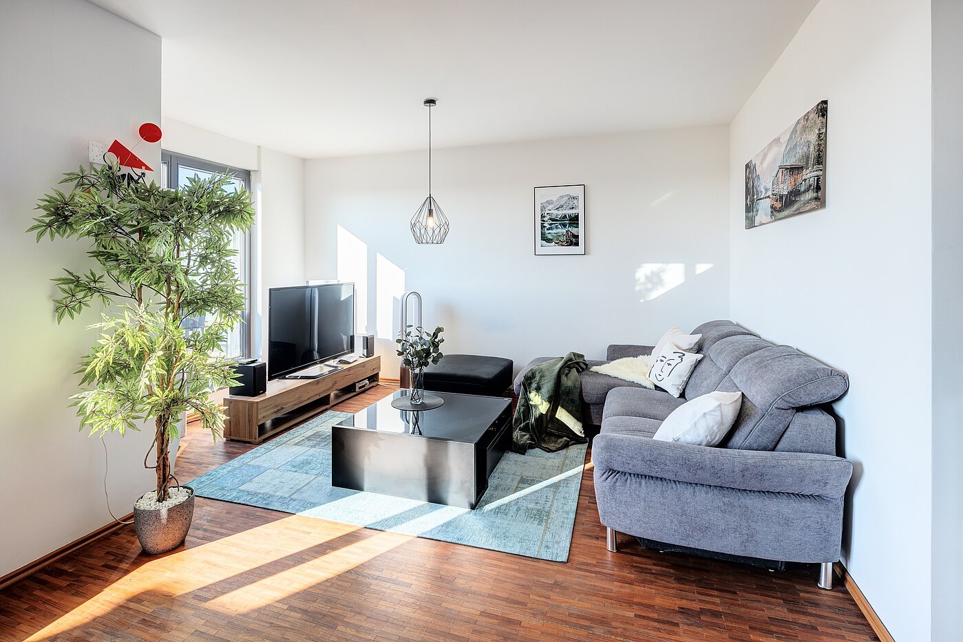 アティック・フラット（屋根裏） 部屋数 3 部屋 | München-Riem | 701701 | Der gemütliche Wohnbereich...