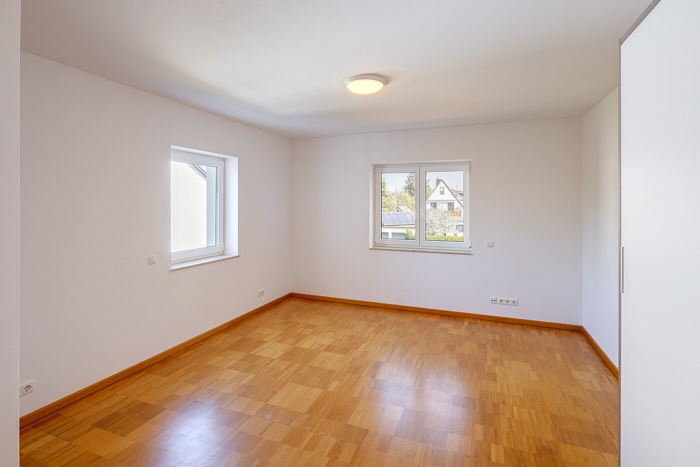 セミ・デタッチド・ハウス（一戸建てを二つに分けた家屋） 部屋数 6.5 部屋 | Unterschleißheim | 70122 | Schlafzimmer...