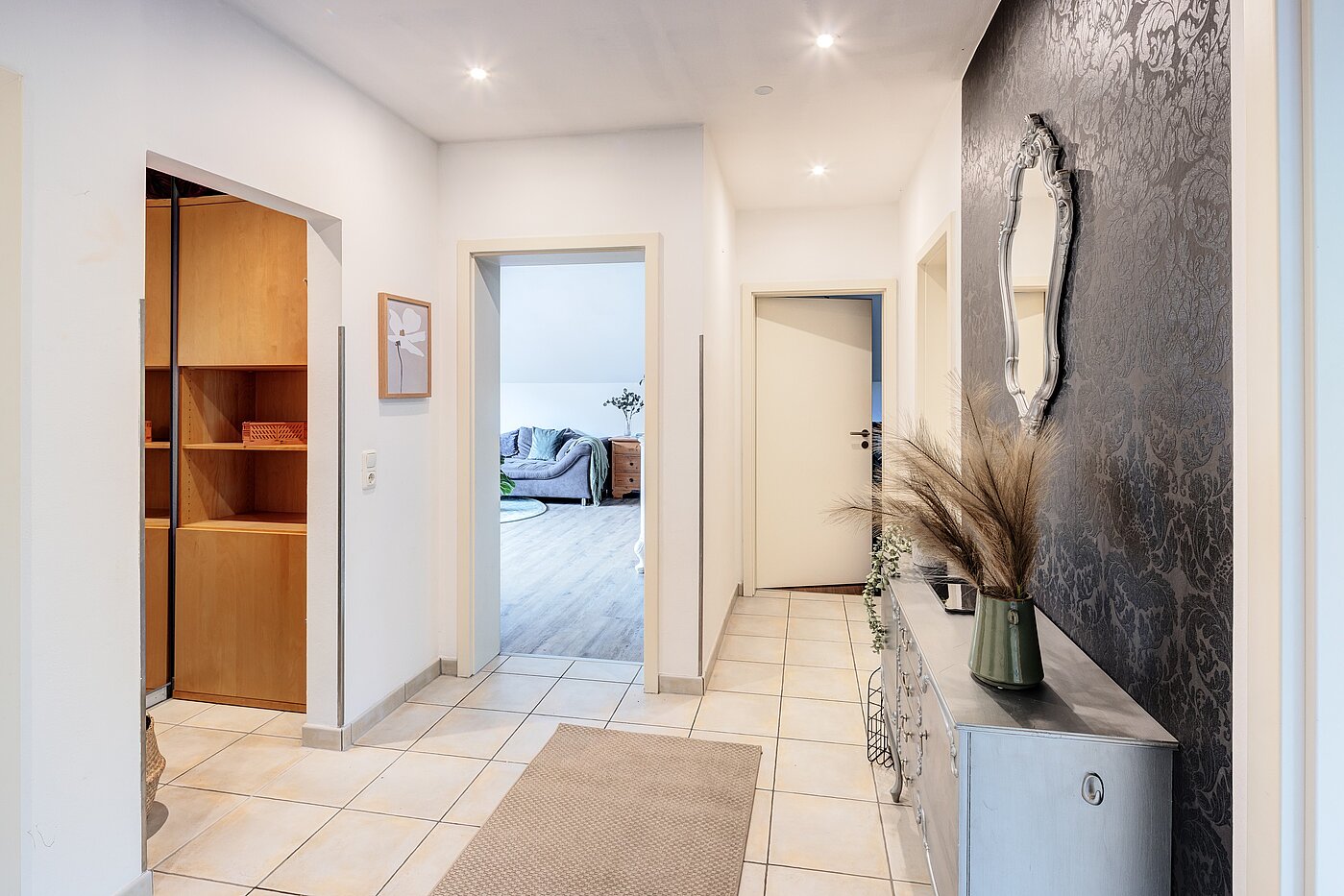 アティック・フラット（屋根裏） 部屋数 3 部屋 | Karlsfeld | 70217 | ...Garderobe