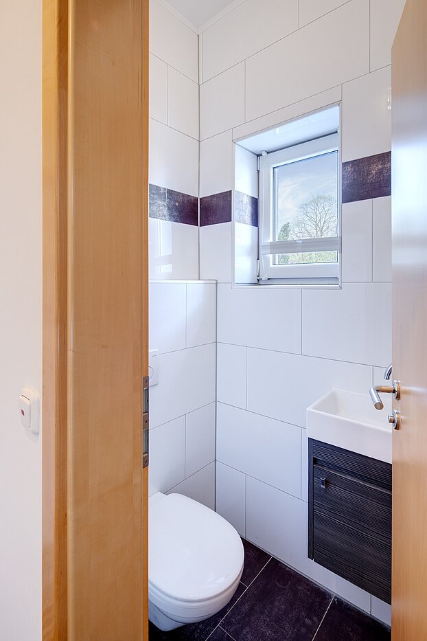 セミ・デタッチド・ハウス（一戸建てを二つに分けた家屋） 部屋数 6.5 部屋 | Unterschleißheim | 70122 | Gäste-WC