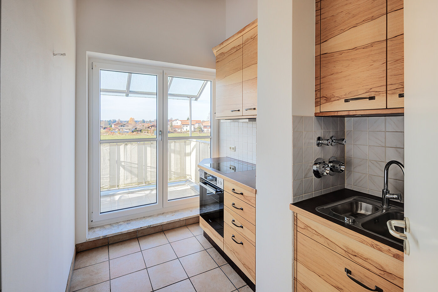 アティック・フラット（屋根裏） 部屋数 2 部屋 | 70314 | Küche