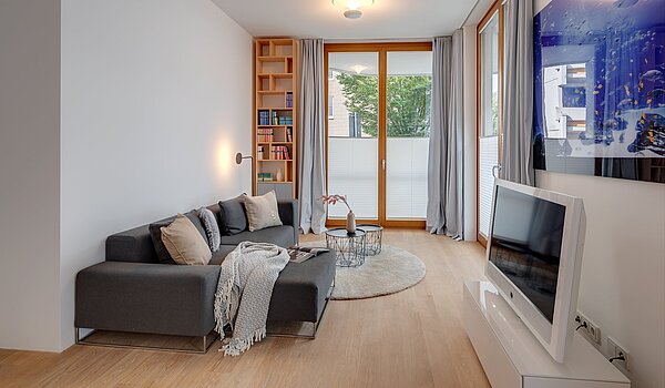 レイズド・グラウンドフロアー（一階が地表よりも高い） 部屋数 3 部屋 | München-Sendling | 2009ML8 | Sehr schöner Wohnraum...