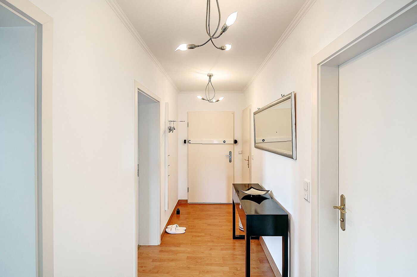 フラット 部屋数 2 部屋 | München-Schwabing | 2102ML3 | Der zentrale Flur von dem ...