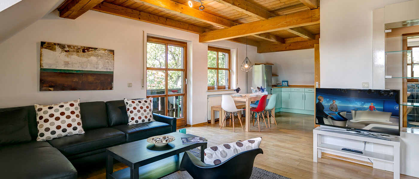 アティック・フラット（屋根裏） München Obermenzing 02 リビングルーム 10079